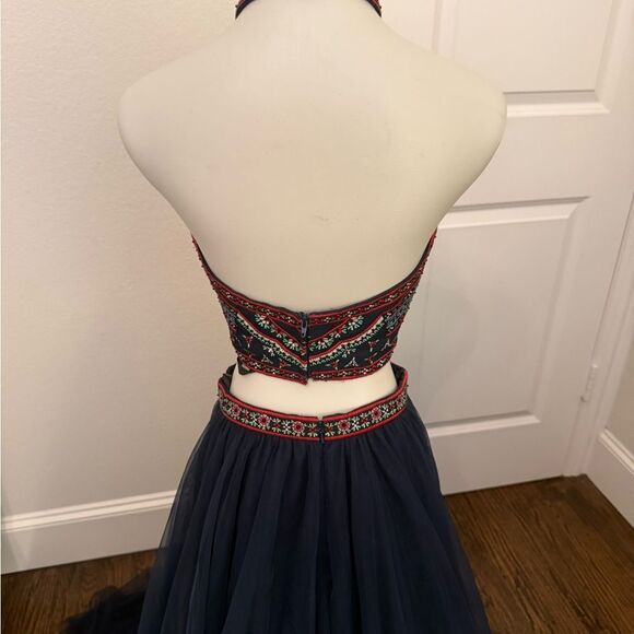 Sherri Hill Gown size 6 - Picture 7 of 15